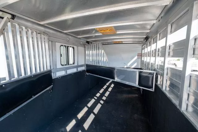 used Horse Trailers Sundowner Trailers  for sale, in Seguin, TX Thumbnail 16