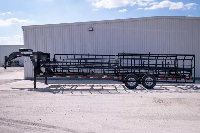 new Stock / Stock Combo Trailers Gooseneck  for sale, in Seguin, TX Thumbnail 2