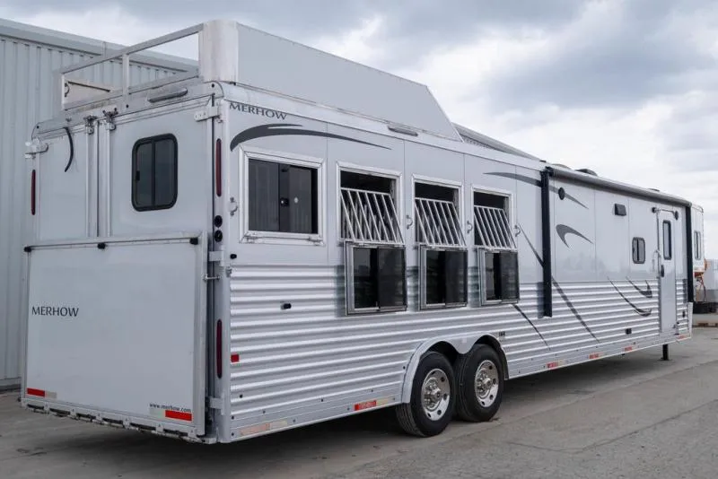 used Horse Trailers Merhow Trailers  for sale, in Seguin, TX Thumbnail 3