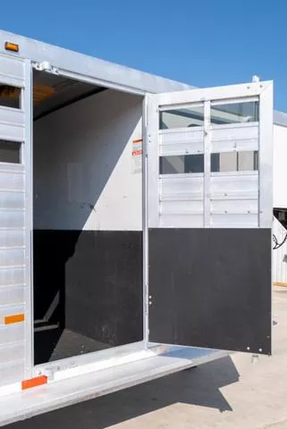 used Horse Trailers Sundowner Trailers  for sale, in Seguin, TX Thumbnail 10