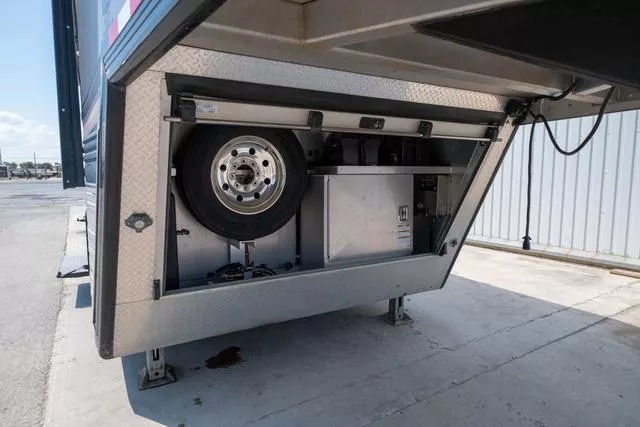 used Horse Trailers Cimarron Trailers  for sale, in Seguin, TX Thumbnail 4