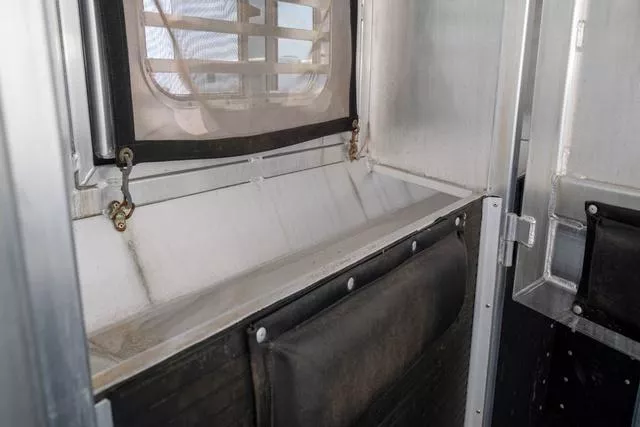 used Horse Trailers Platinum Coach  for sale, in Seguin, TX Thumbnail 15