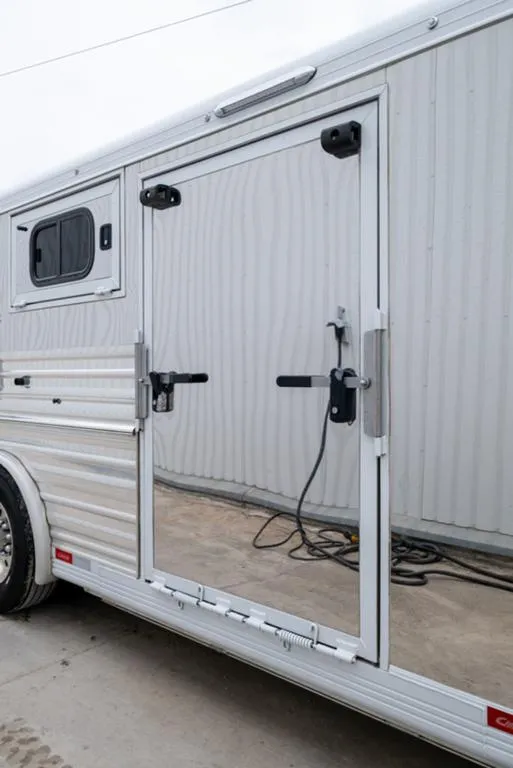 used Horse Trailers Cimarron Trailers  for sale, in Seguin, TX Thumbnail 16