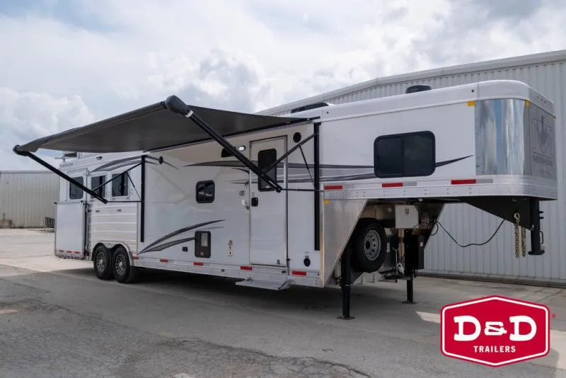 2025 Merhow Trailers Stampede 3 Horse Side Load LQ with Slide Out 