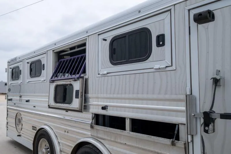 used Horse Trailers Cimarron Trailers  for sale, in Seguin, TX Thumbnail 15