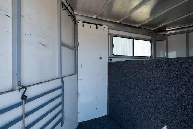 used Horse Trailers Sundowner Trailers  for sale, in Seguin, TX Thumbnail 8