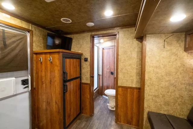 used Horse Trailers Lakota  for sale, in Seguin, TX Thumbnail 24