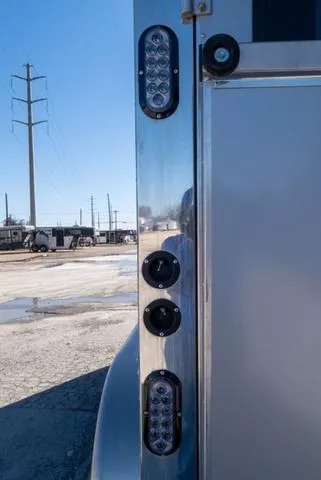 used Horse Trailers Sundowner Trailers  for sale, in Seguin, TX Thumbnail 23