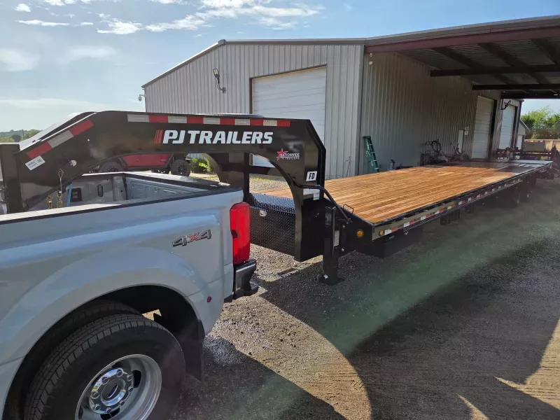 2026 PJ Trailers FDQ40 gooseneck flatbed