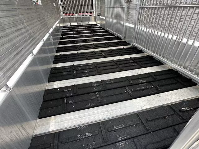 new Stock / Stock Combo Trailers Gooseneck  for sale, in Saint James, MO Thumbnail 9