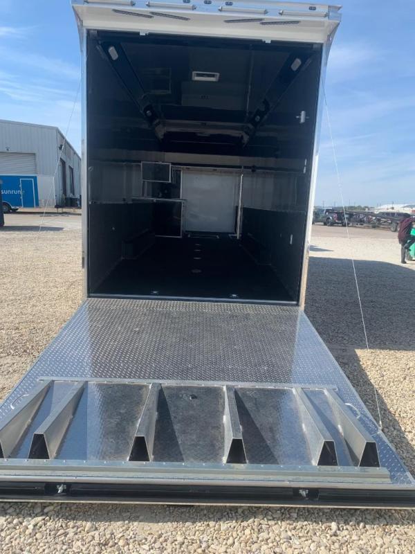 32 9' 4 interior Haulmark EDGE PRO SPRINT Car / Racing Trailer