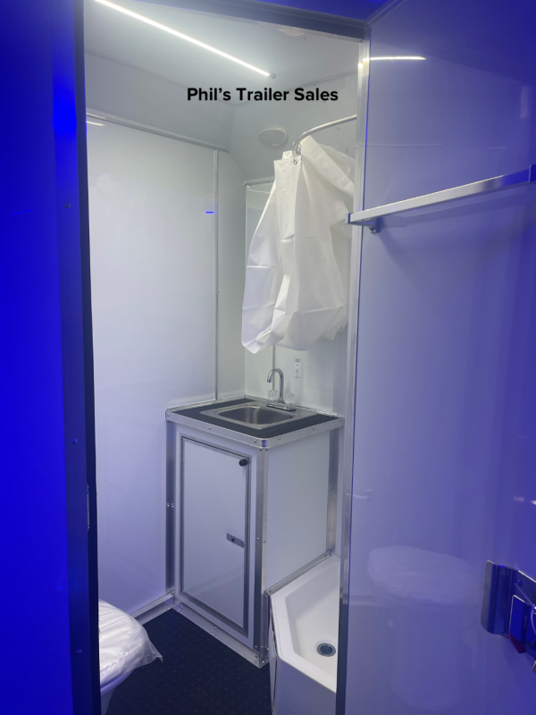 34' BATHROOM Electric awning AUTO MASTER Car / Racing Trailer enclosed