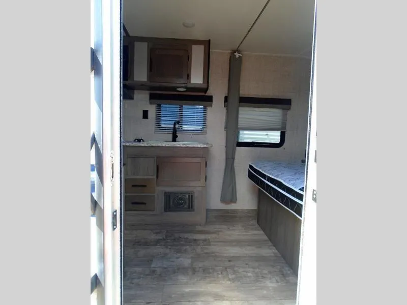 used Travel Trailers Gulf Stream Kingsport for sale, in Decatur, IN Thumbnail 3