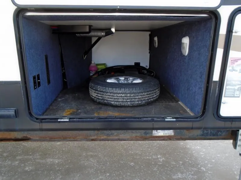 used Travel Trailers Heartland RV Bighorn Traveler for sale, in Decatur, IN Thumbnail 6