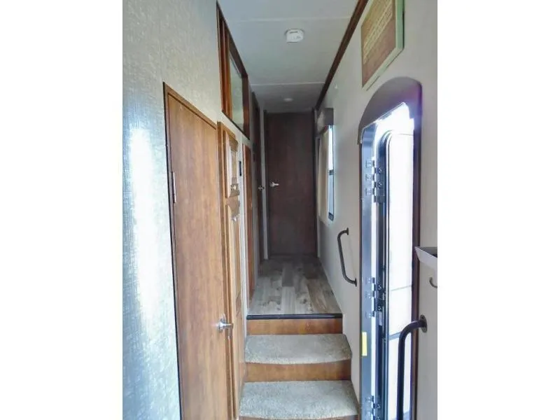 used Travel Trailers Heartland RV Bighorn Traveler for sale, in Decatur, IN Thumbnail 16