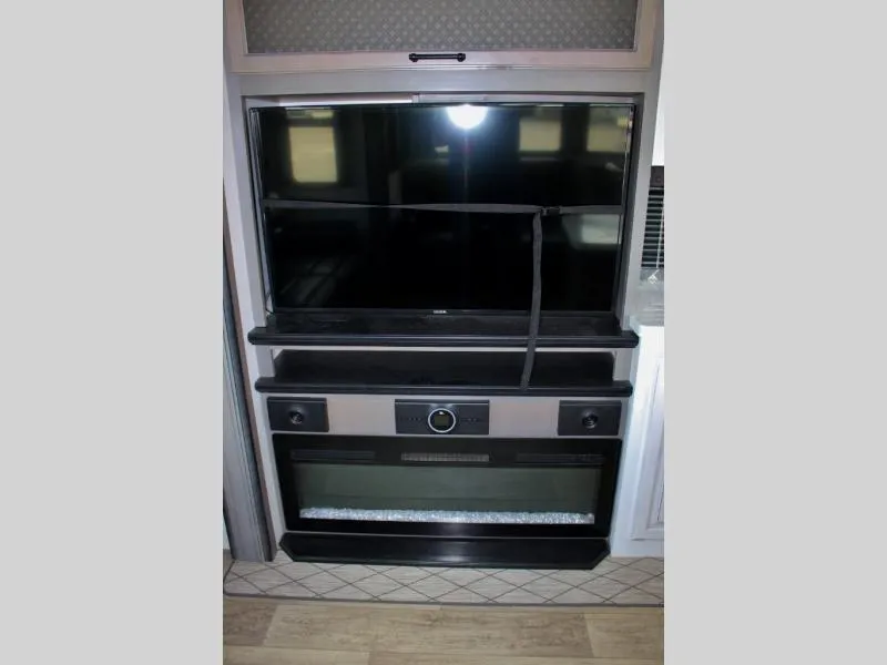 used Travel Trailers Keystone RV Montana for sale, in Decatur, IN Thumbnail 13