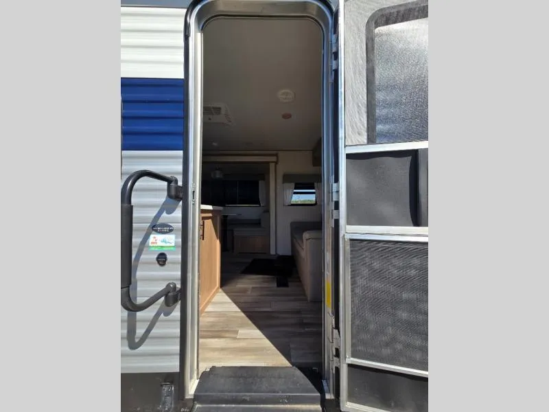 used Travel Trailers Prime Time Avenger for sale, in Decatur, IN Thumbnail 7