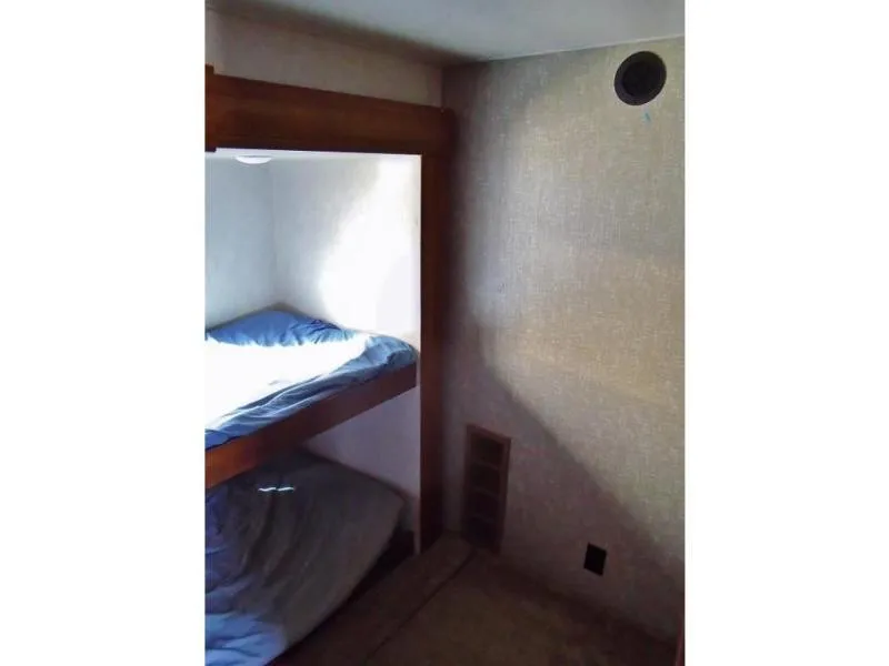 used Travel Trailers Heartland RV Bighorn Traveler for sale, in Decatur, IN Thumbnail 18