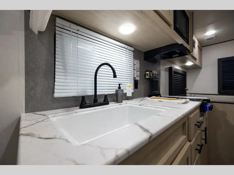 used Travel Trailers Shasta i-5 Edition for sale, in Decatur, IN Thumbnail 8