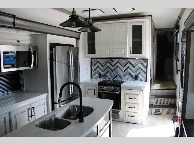 used Travel Trailers Keystone RV Montana for sale, in Decatur, IN Thumbnail 14