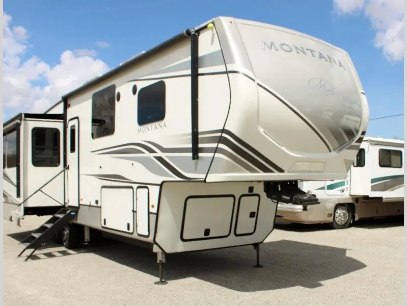 used Travel Trailers Keystone RV Montana for sale, in Decatur, IN Thumbnail 3