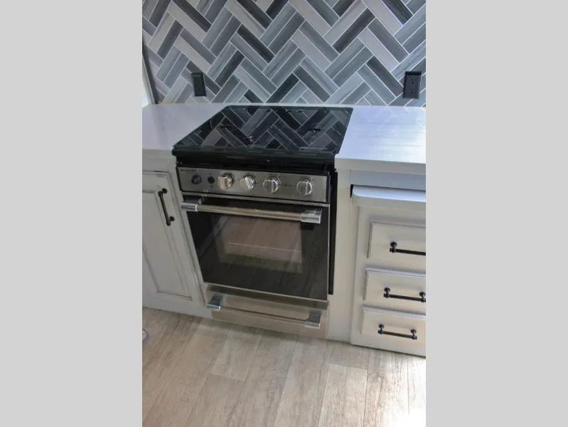 used Travel Trailers Keystone RV Montana for sale, in Decatur, IN Thumbnail 16