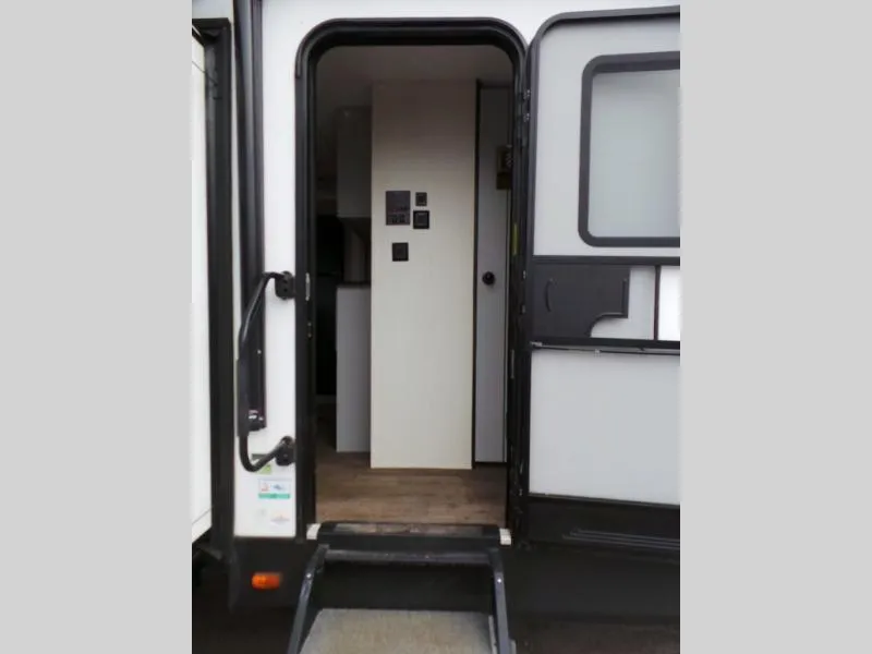 used Travel Trailers Forest River Vibe for sale, in Decatur, IN Thumbnail 4