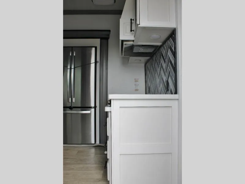 used Travel Trailers Keystone RV Montana for sale, in Decatur, IN Thumbnail 8