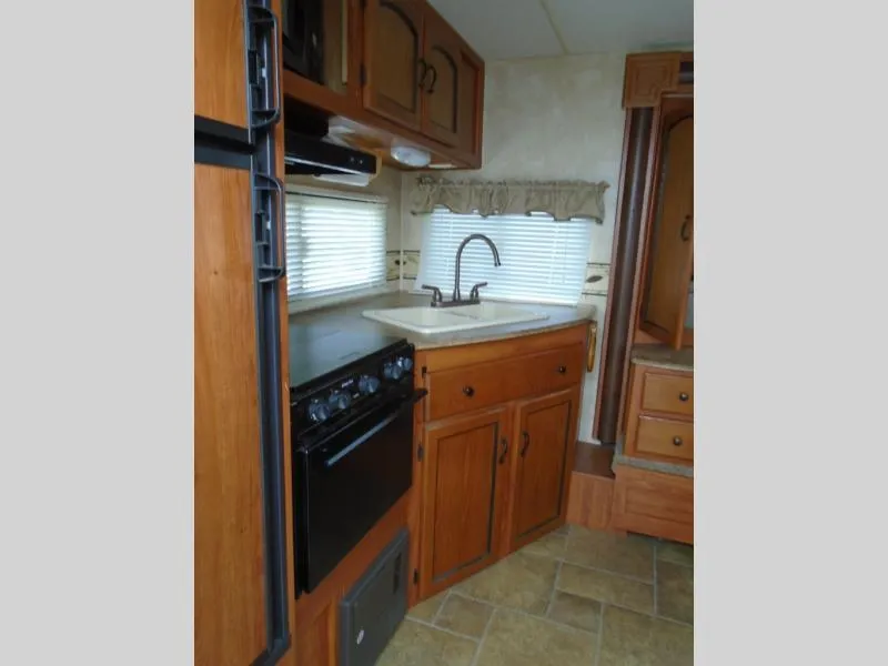 used Travel Trailers Coachmen Freedom Express LTZ for sale, in Decatur, IN Thumbnail 9