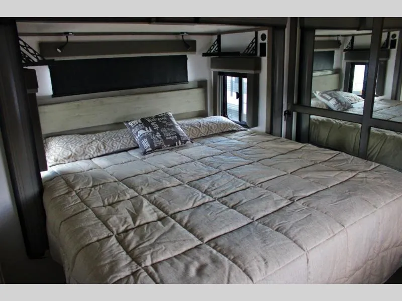 used Travel Trailers Keystone RV Montana for sale, in Decatur, IN Thumbnail 23