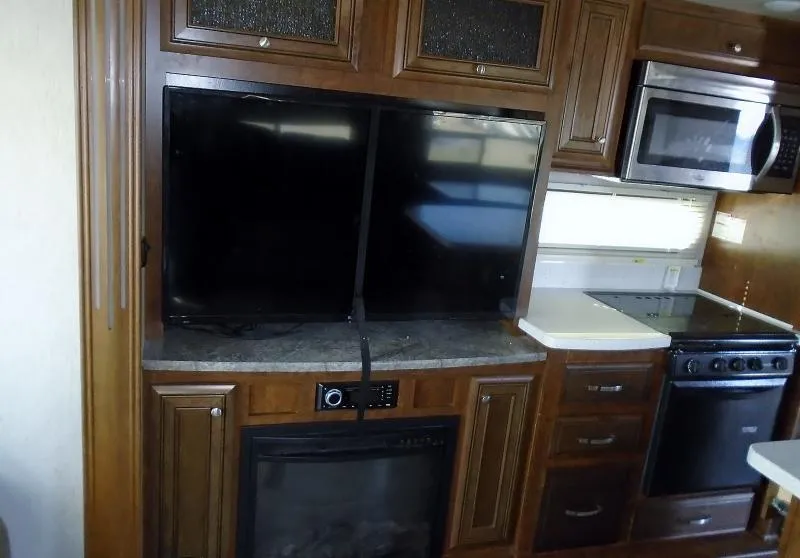 used Travel Trailers Heartland RV Bighorn Traveler for sale, in Decatur, IN Thumbnail 14