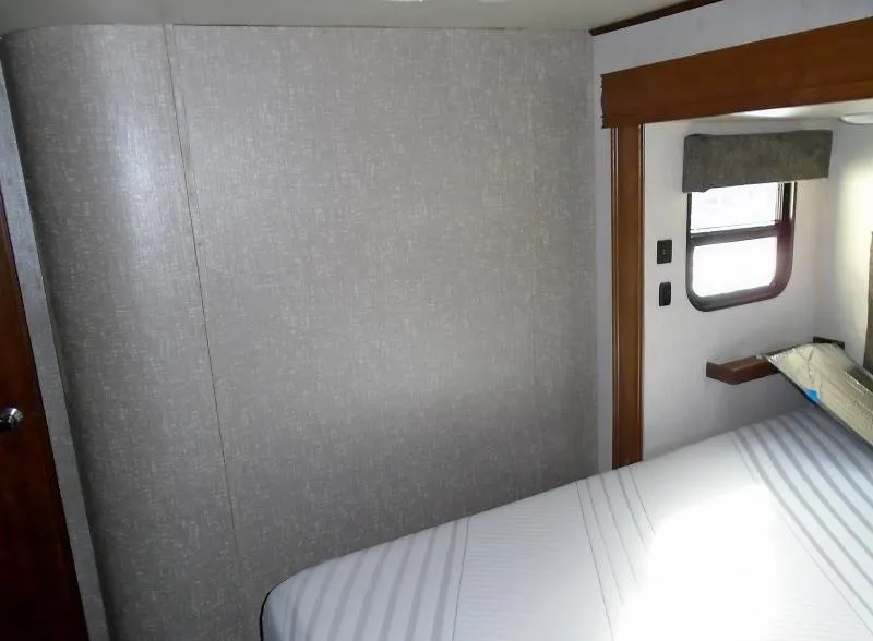 used Fifth Wheel Trailers Heartland RV Bighorn Traveler for sale, in Decatur, IN Thumbnail 23