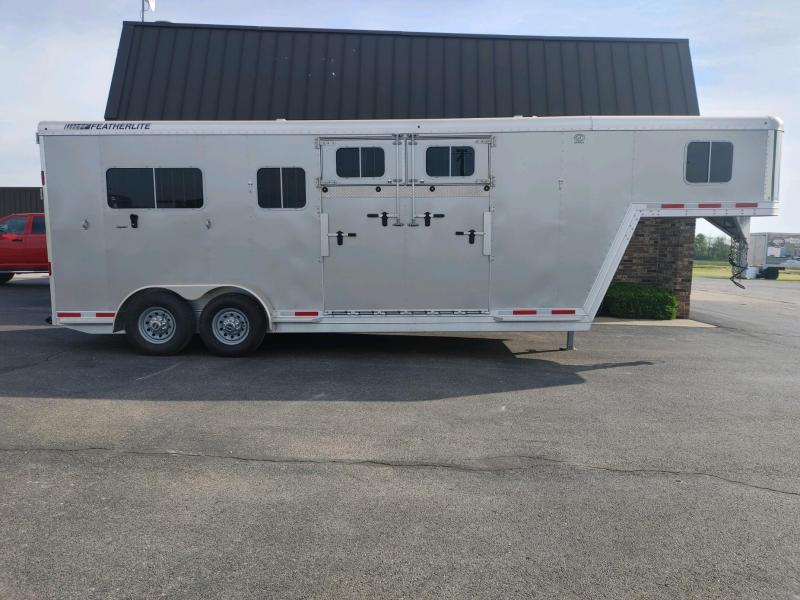 2016 Featherlite 2 Horse Trailer 2016 Featherlite 2 Horse Trailer