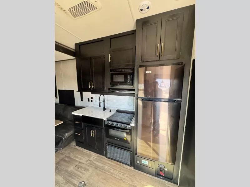 used Toy Haulers Forest River Cherokee for sale, in Houston, TX Thumbnail 11