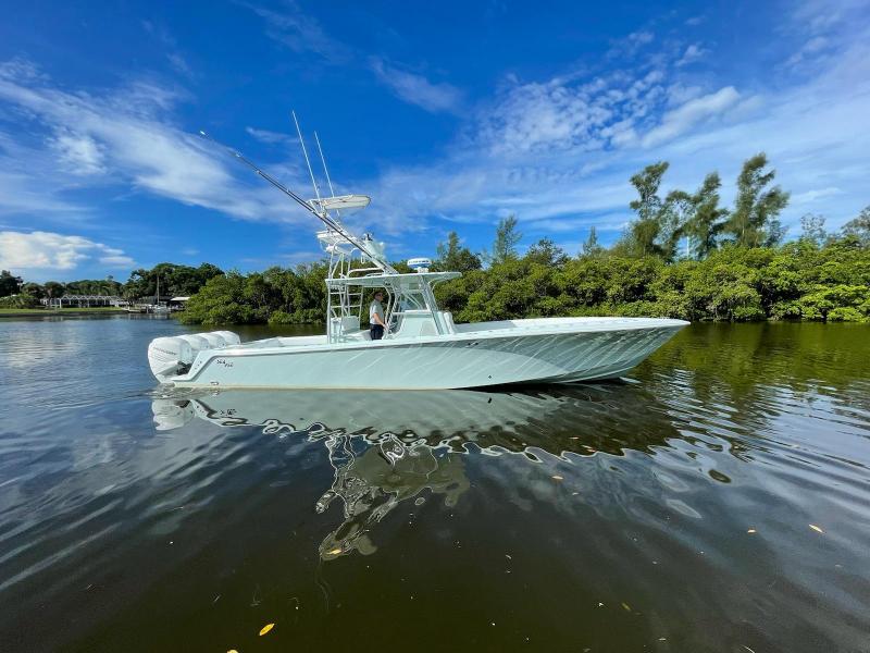 2009 SeaVee 390B Center Console 2009 SeaVee 390B Center Console