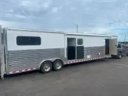 used Horse Trailers Sundowner Trailers  for sale, in Edmonton, AB Thumbnail 2