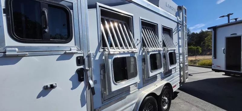 used Horse Trailers Lakota  for sale, in Auburn, CA Thumbnail 4