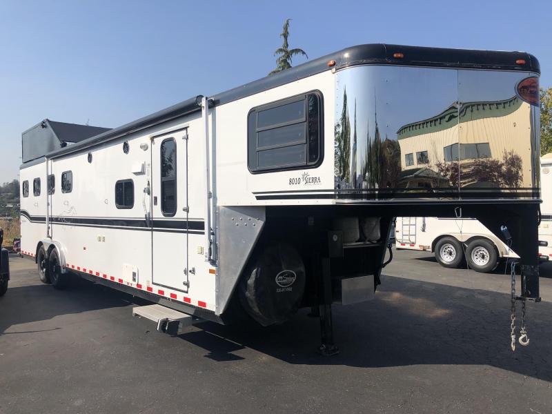 2003 Sundowner Trailers 4H LQ 8010 Sierra Horse Trailer 2003 Sundowner Trailers 4H LQ 8010 Sierra Horse Trailer