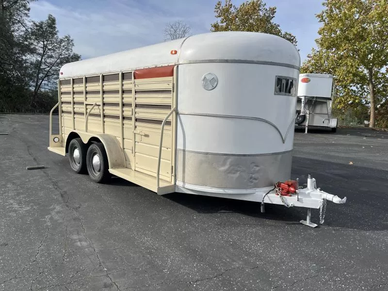 1976 WW BP 16' STOCK Horse Trailer