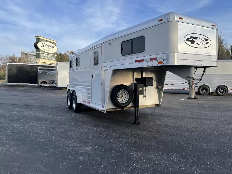 2008 4-Star Trailers GN 2H Horse Trailer