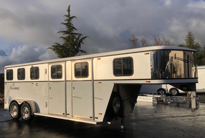 2002 Classic 3H GN Monarch Model Horse Trailer 2002 Classic 3H GN Monarch Model Horse Trailer