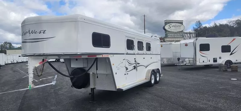 2017 Trails West GN 3H CLASSIC Horse Trailer