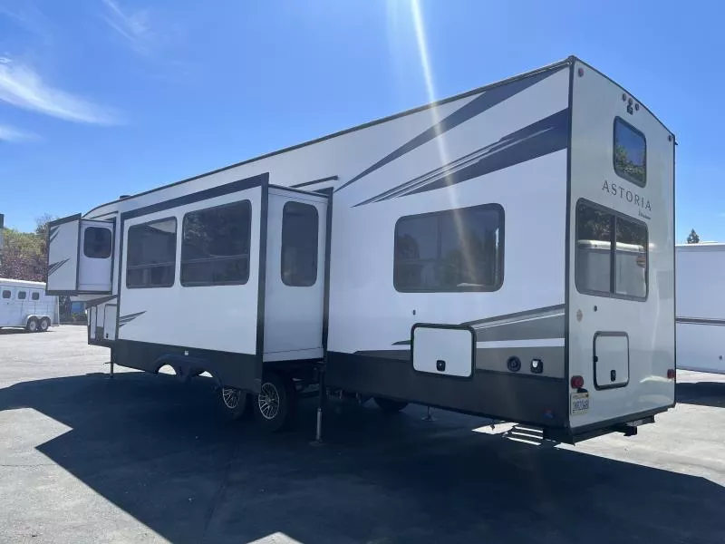 used Horse Trailers Dutchmen RV  for sale, in Auburn, CA Thumbnail 3