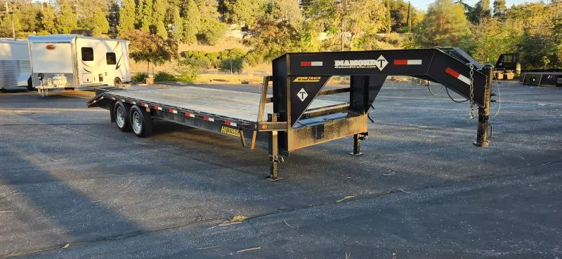 2017 Diamond GN 25' Equipment Horse Trailer