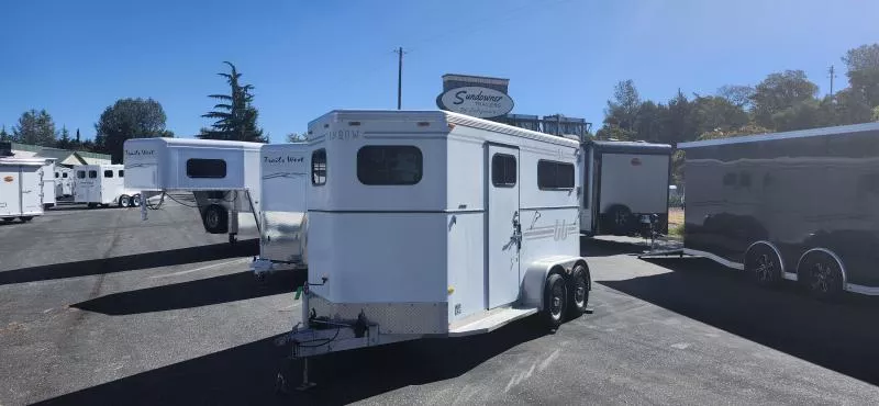 2004 Turnbow Trailers BP 2H STRAIGHT Horse Trailer
