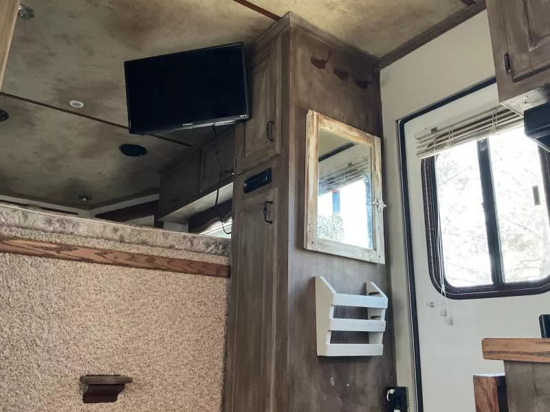 2008 Trails West LQ 2H Classic Horse Trailer