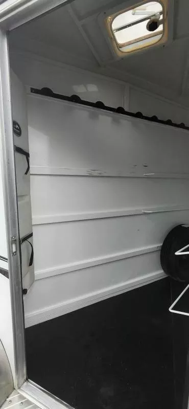 used Horse Trailers Thuro-Bilt  for sale, in Auburn, CA Thumbnail 12