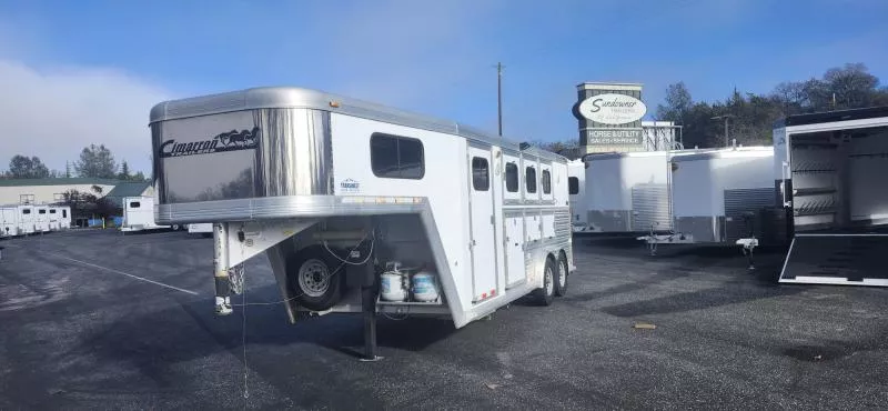 2006 Cimarron Trailers LQ 3H Norstar Horse Trailer