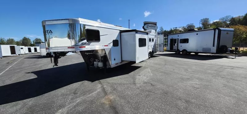 used Horse Trailers Lakota  for sale, in Auburn, CA Thumbnail 39
