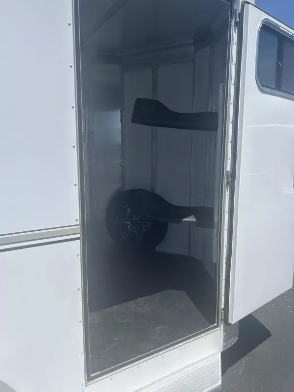 used Horse Trailers Sundowner Trailers  for sale, in Auburn, CA Thumbnail 4